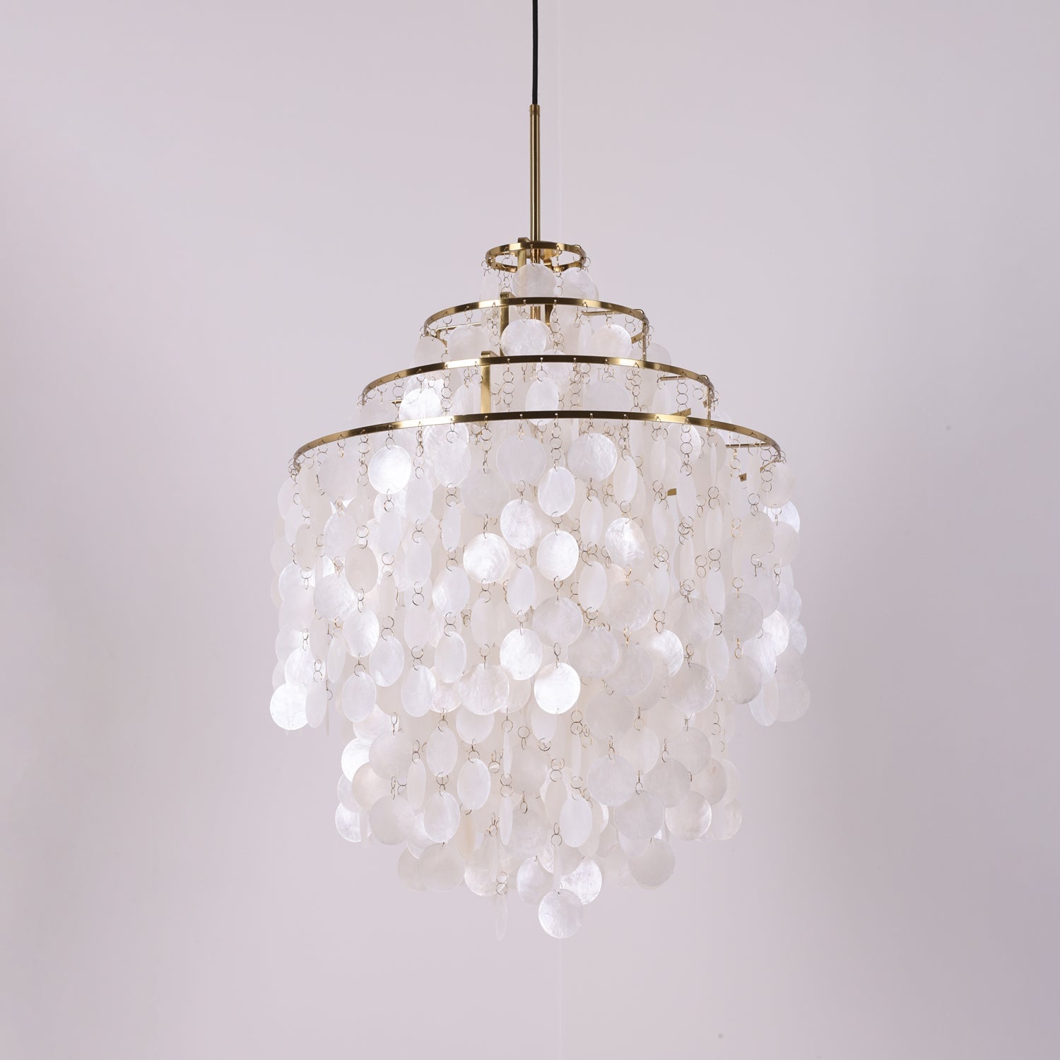 Lampa Wisząca Boho z Dyskami z Muszli na Metalowej Ramie