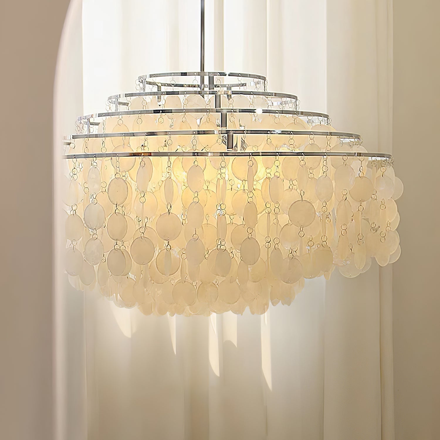 Lampa Wisząca Boho z Dyskami z Muszli na Metalowej Ramie