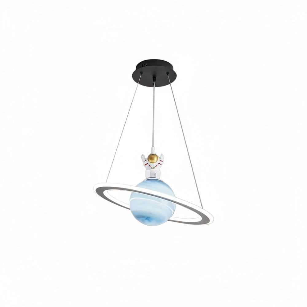 Lampa Wisząca do Pokoju Dziecięcego w Kształcie Planety z Figurką Astronauta