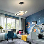 Lampa Wisząca do Pokoju Dziecięcego w Kształcie Planety z Figurką Astronauta