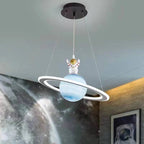 Lampa Wisząca do Pokoju Dziecięcego w Kształcie Planety z Figurką Astronauta