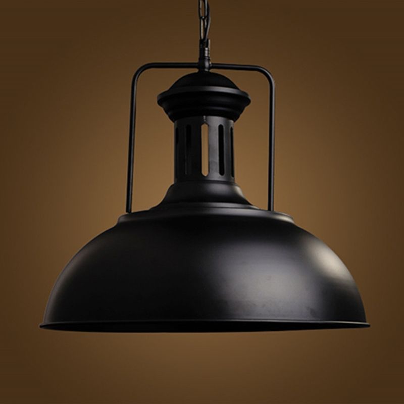 Lampa Wisząca Industrialna z Metalowym Kloszem w Kształcie Kopuły