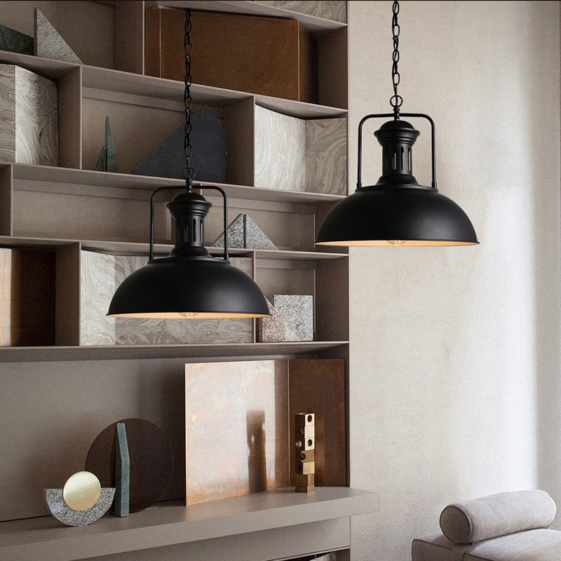 Lampa Wisząca Industrialna z Metalowym Kloszem w Kształcie Kopuły