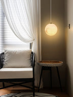 Lampa Wisząca Minimalistyczna z Kloszem w Kształcie Kuli z Alabastru
