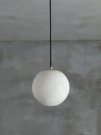 Lampa Wisząca Minimalistyczna z Kloszem w Kształcie Kuli z Alabastru