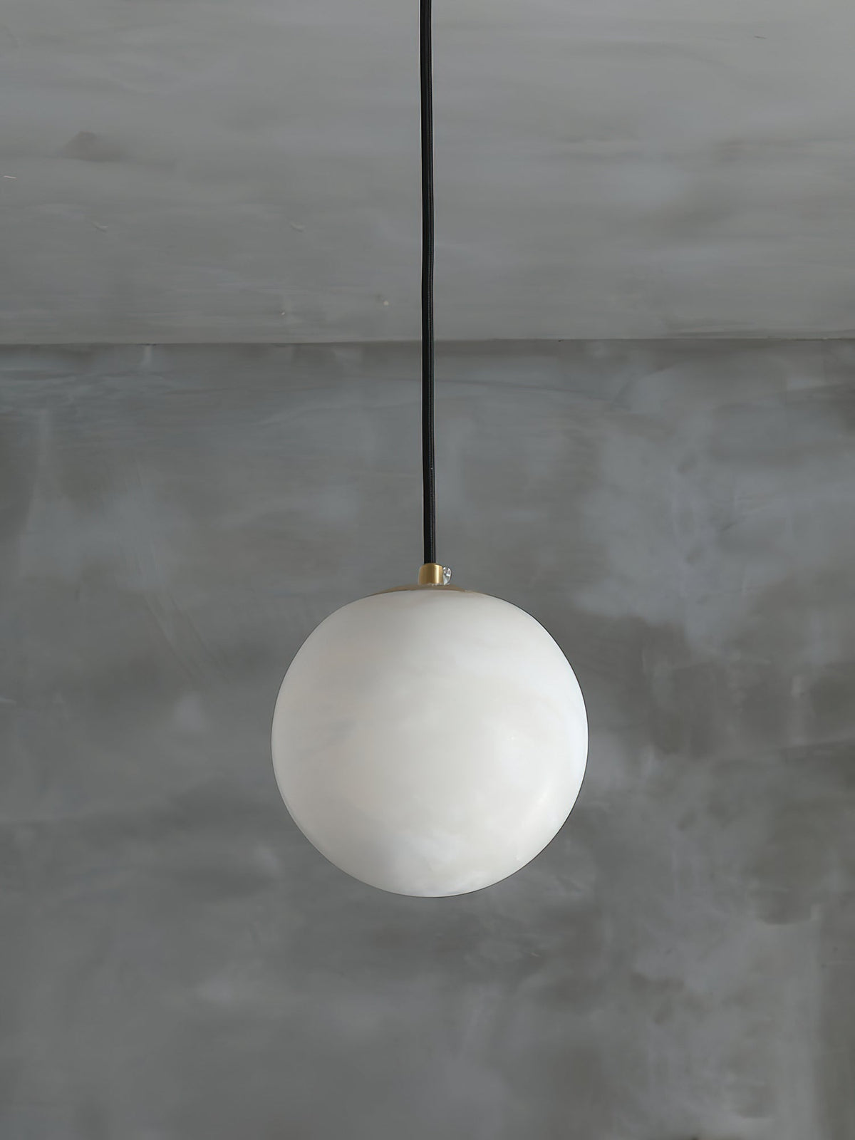 Lampa Wisząca Minimalistyczna z Kloszem w Kształcie Kuli z Alabastru