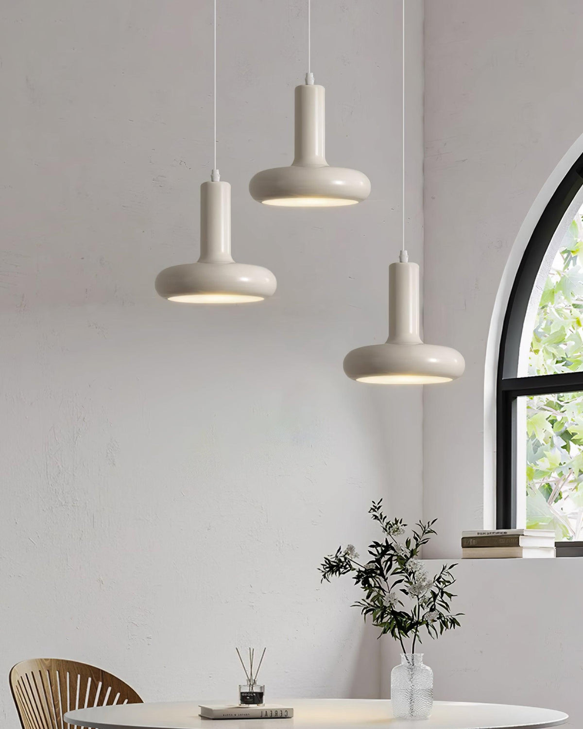 Lampa Wisząca Minimalistyczna z Okrągłą Kapsułową Kloszem