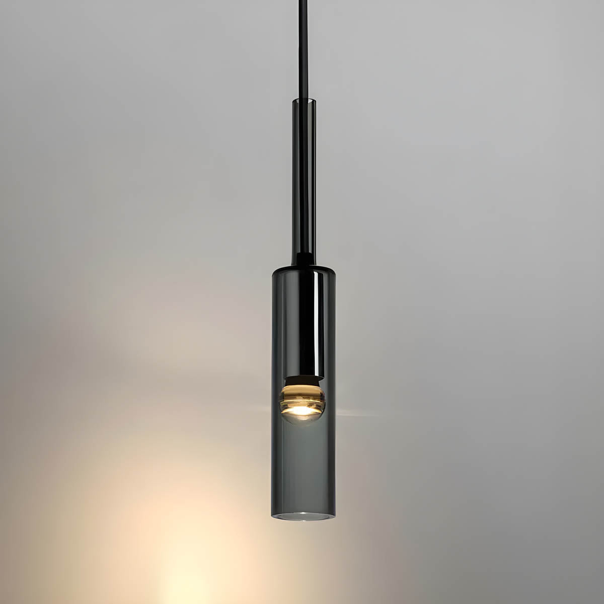 Lampa Wisząca Minimalistyczna ze Szklanym Kloszem Cylindrycznym