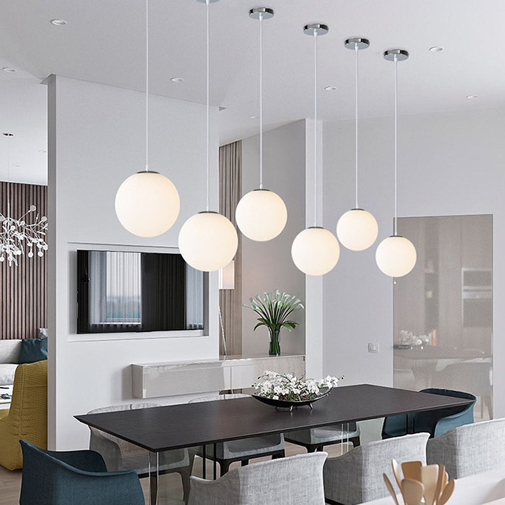 Lampa Wisząca Minimalistyczna ze Szklanym Kloszem Kulistym