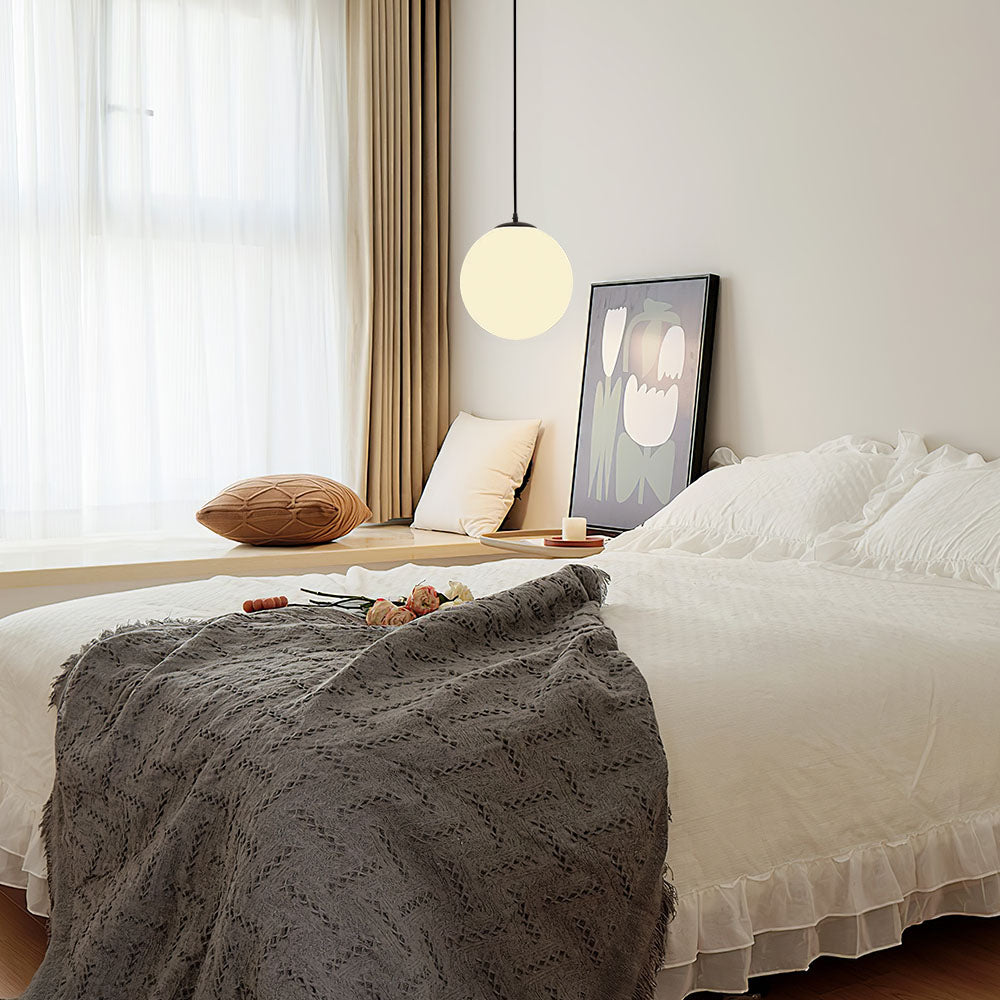 Lampa Wisząca Minimalistyczna ze Szklanym Kloszem Kulistym