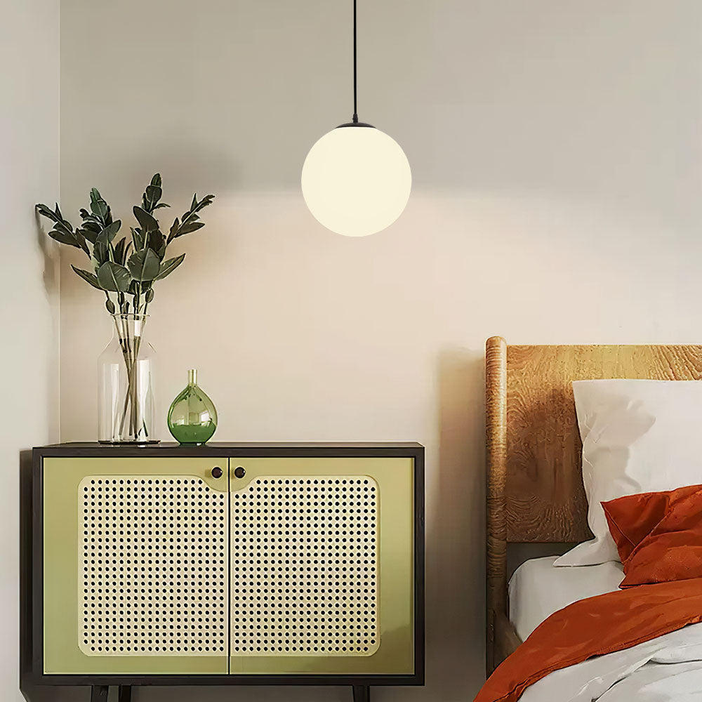 Lampa Wisząca Minimalistyczna ze Szklanym Kloszem Kulistym