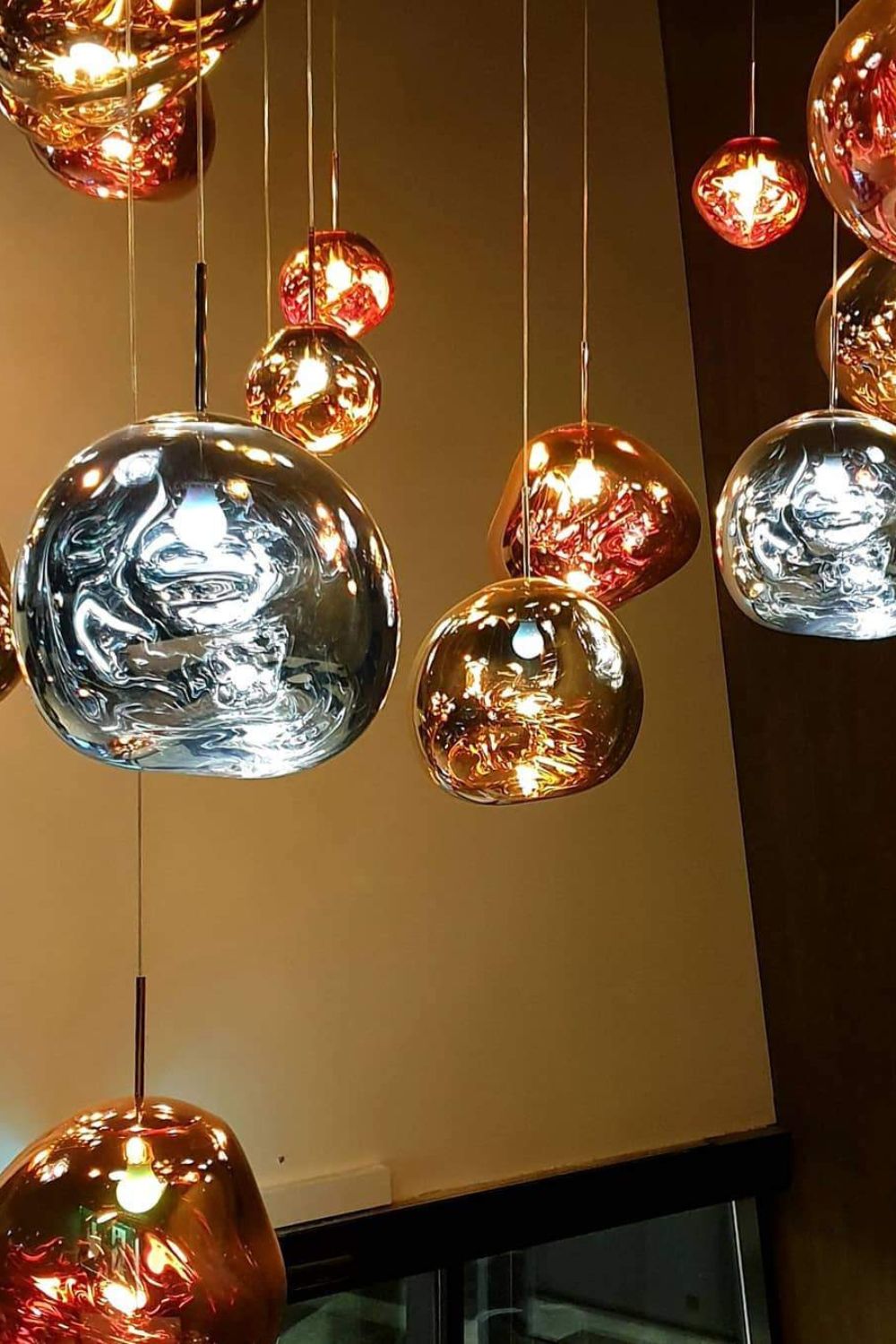 Lampa Wisząca Modern ze Szklanym Kloszem w Kształcie Lawy