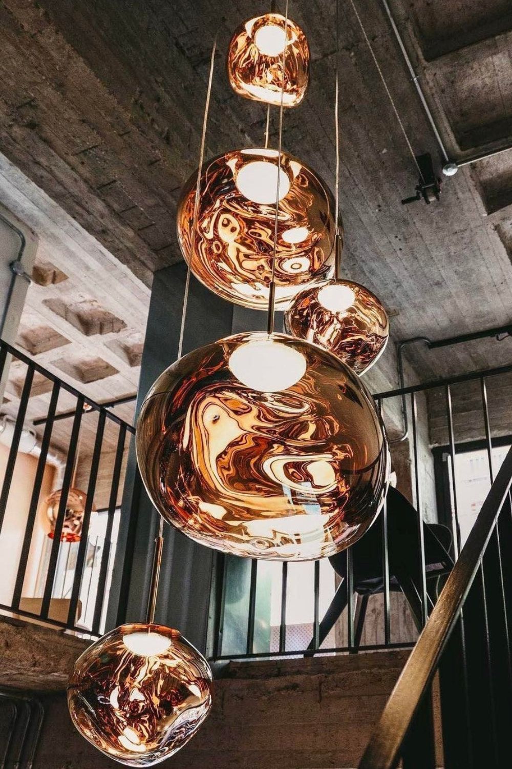 Lampa Wisząca Modern ze Szklanym Kloszem w Kształcie Lawy