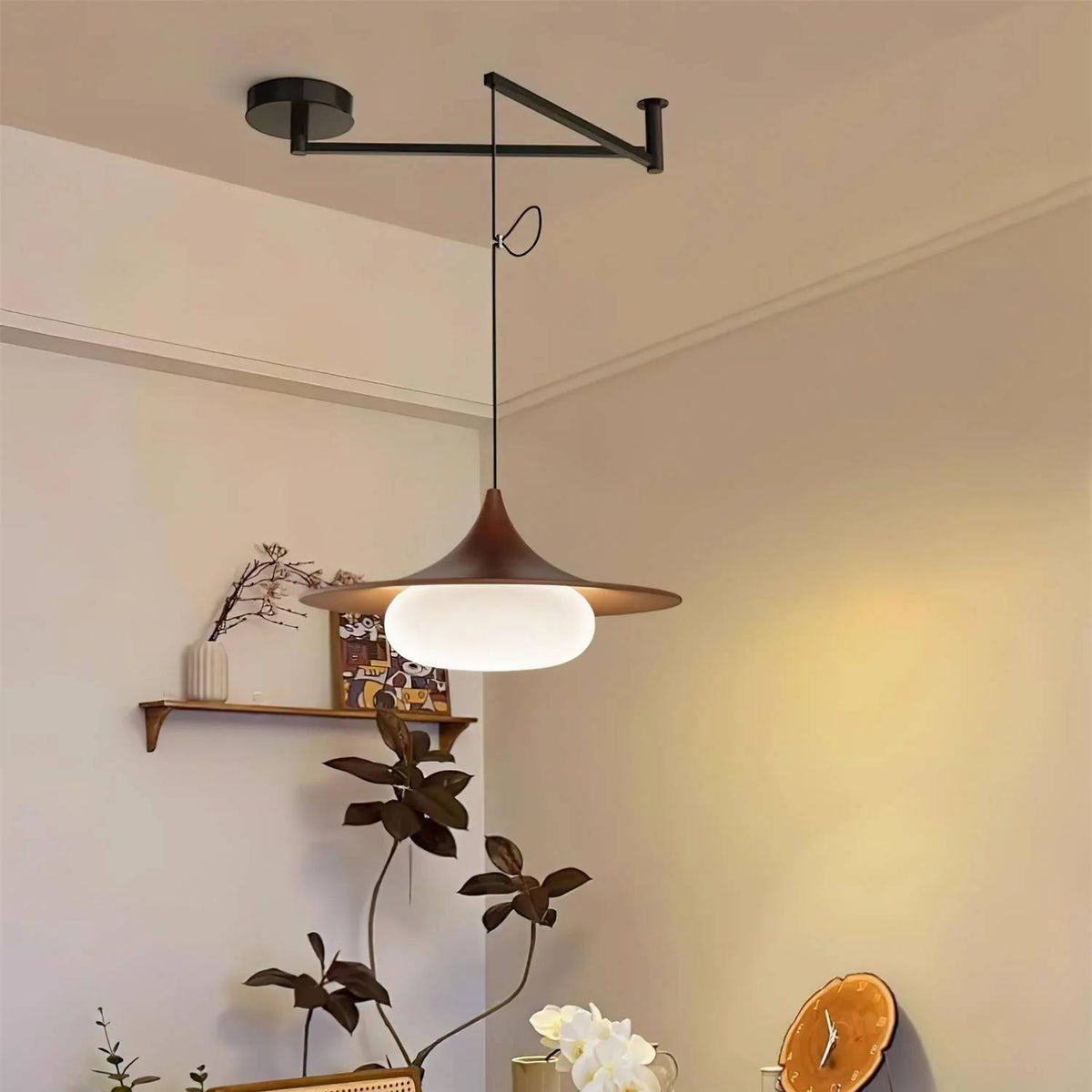 Lampa Wisząca Modernistyczna z Ruchomym Ramieniem i Kloszem ze Szkła Mlecznego