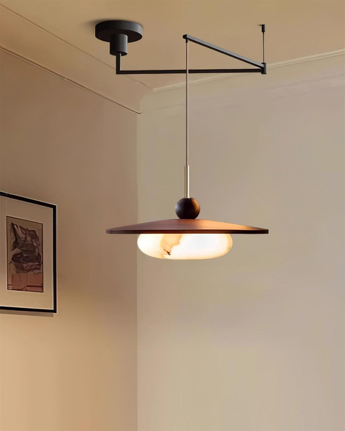 Lampa Wisząca Modernistyczna z Wysięgnikiem i Kloszem z Imitacji Alabastru
