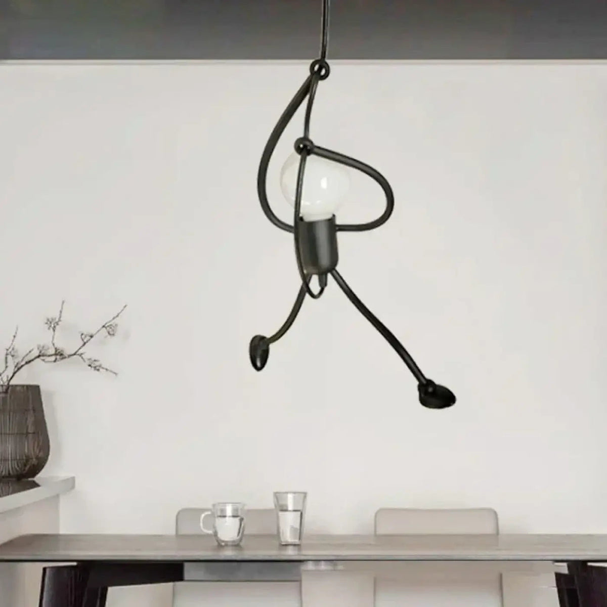 Lampa Wisząca Nowoczesna z Figurką Człowieka ze Stali ##POS:4##