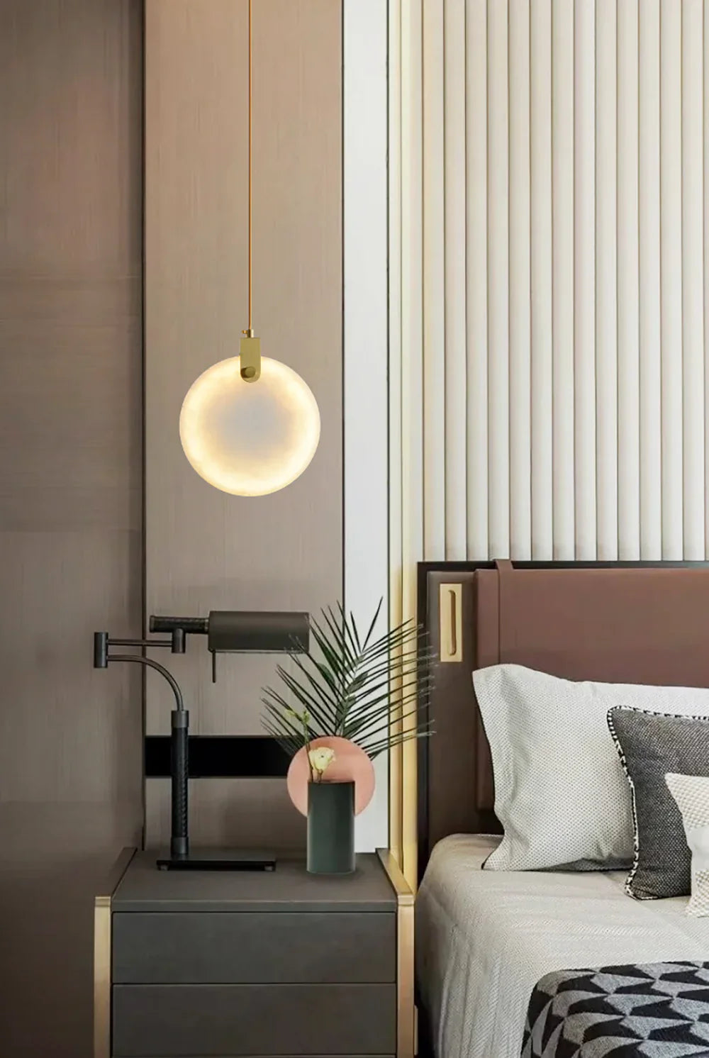 Lampa Wisząca Nowoczesna z Okrągłymi Kloszami Marmurowymi na Złotej Linie
