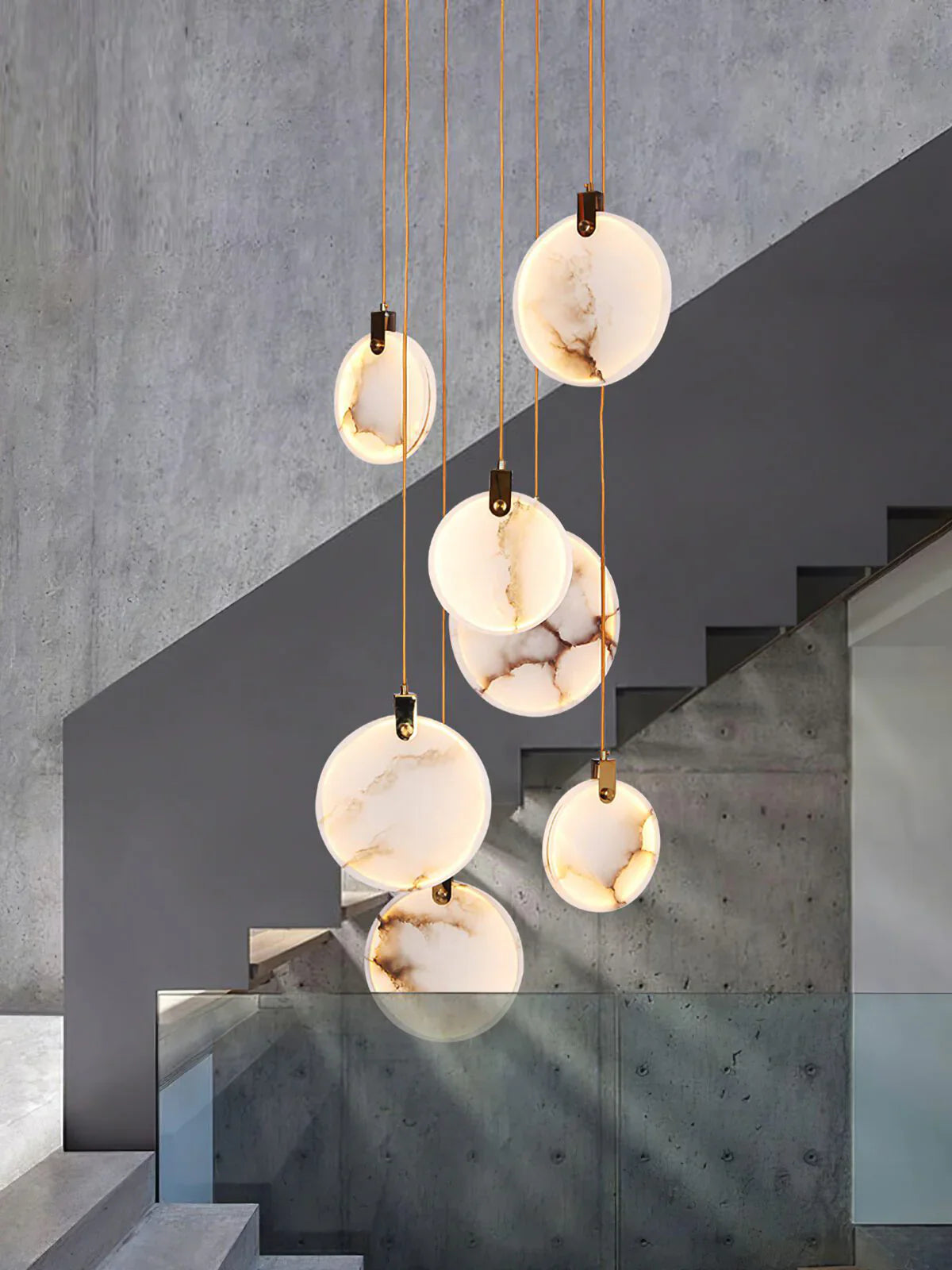Lampa Wisząca Nowoczesna z Okrągłymi Kloszami Marmurowymi na Złotej Linie