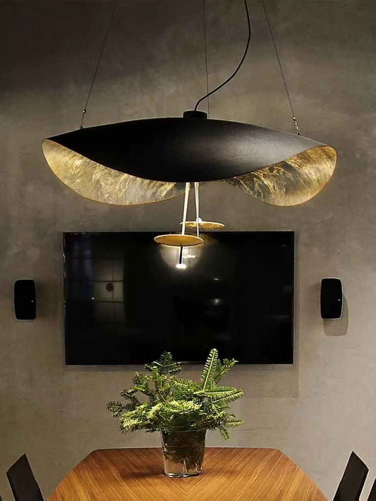 Lampa Wisząca Nowoczesna z Wygiętym Kloszem na Sufit
