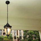 Lampa Wisząca Ogrodowa Retro z Ozdobną Metalową Oprawą i Szklanym Kloszem
