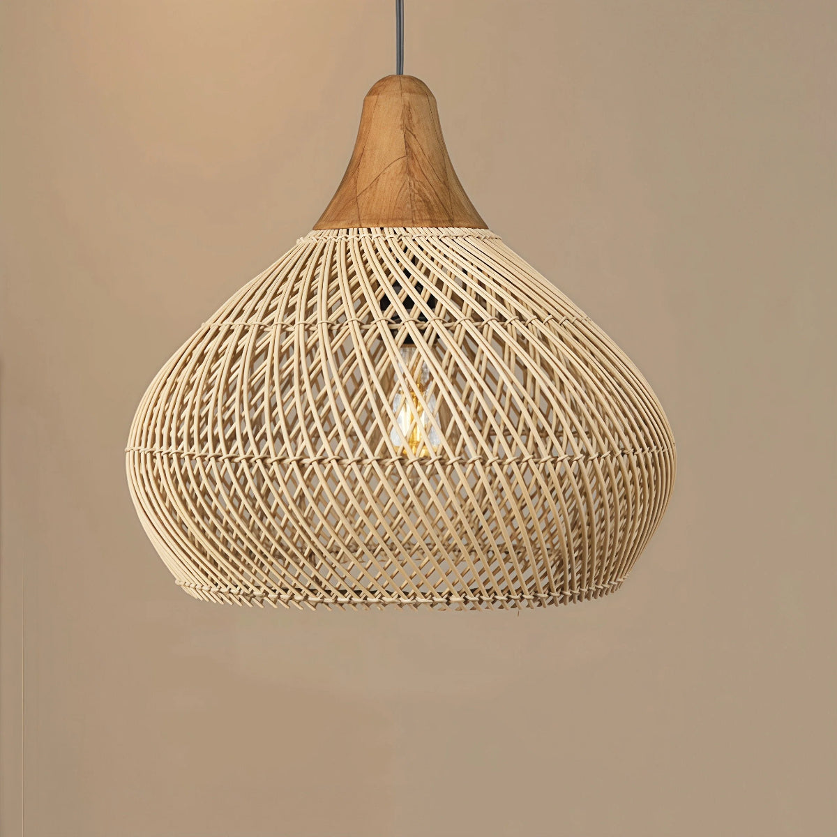 Lampa Wisząca Rattanowa Boho ze Drewnianym Detalem