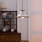 Lampa Wisząca Retro z Ceramicznym Kloszem i Falowaną Krawędzią