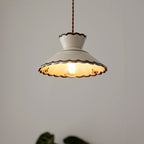 Lampa Wisząca Retro z Ceramicznym Kloszem i Falowaną Krawędzią