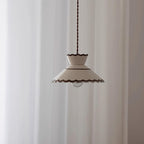 Lampa Wisząca Retro z Ceramicznym Kloszem i Falowaną Krawędzią