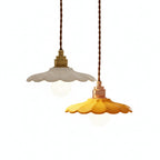 Lampa Wisząca Retro z Ceramicznym Kloszem w Kształcie Płatka
