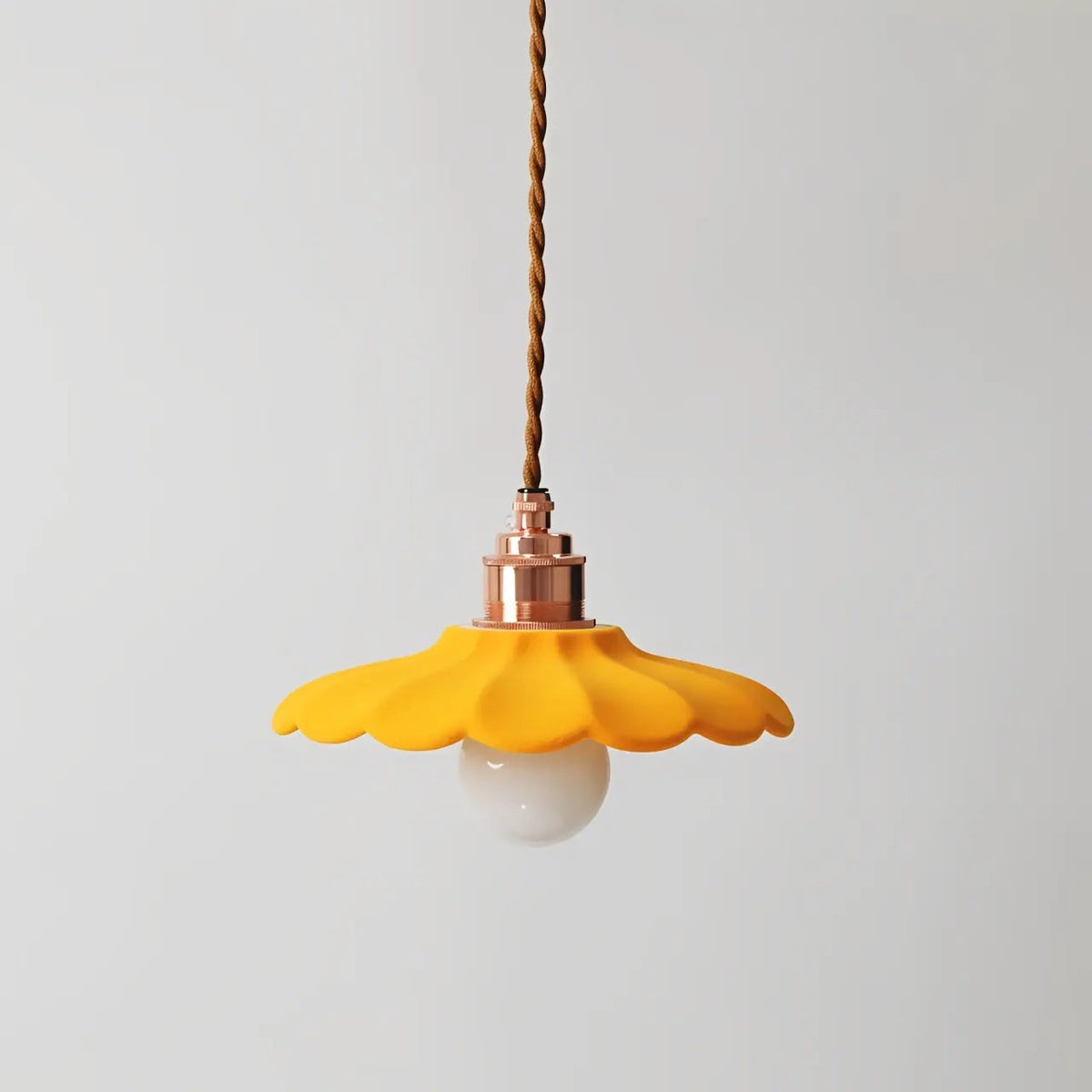Lampa Wisząca Retro z Ceramicznym Kloszem w Kształcie Płatka