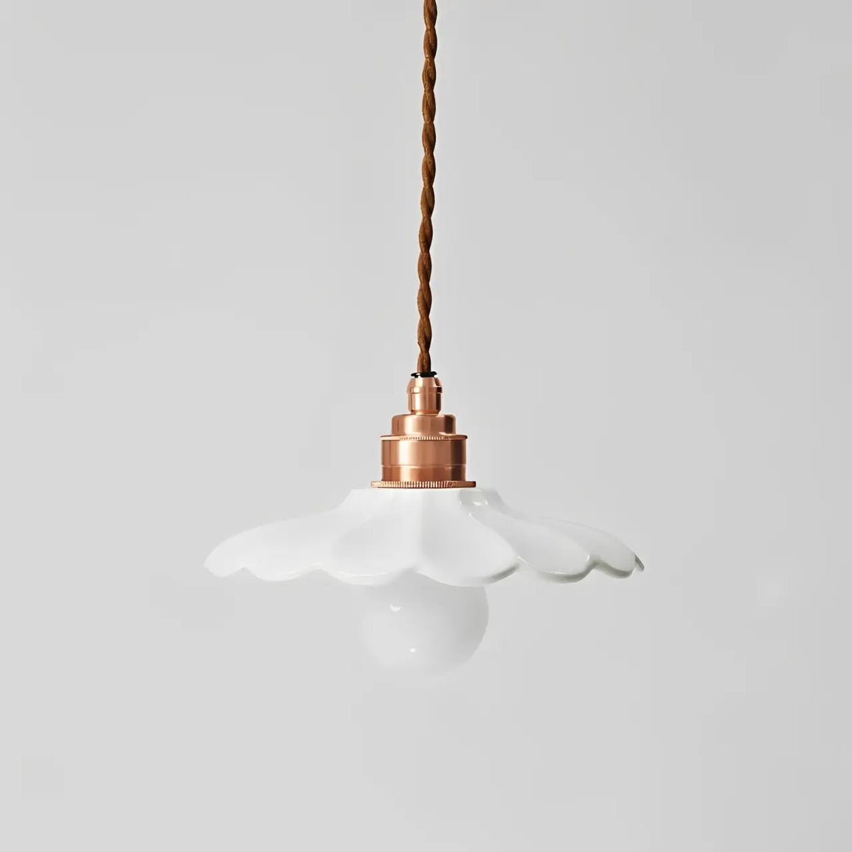 Lampa Wisząca Retro z Ceramicznym Kloszem w Kształcie Płatka
