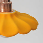 Lampa Wisząca Retro z Ceramicznym Kloszem w Kształcie Płatka