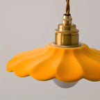 Lampa Wisząca Retro z Ceramicznym Kloszem w Kształcie Płatka