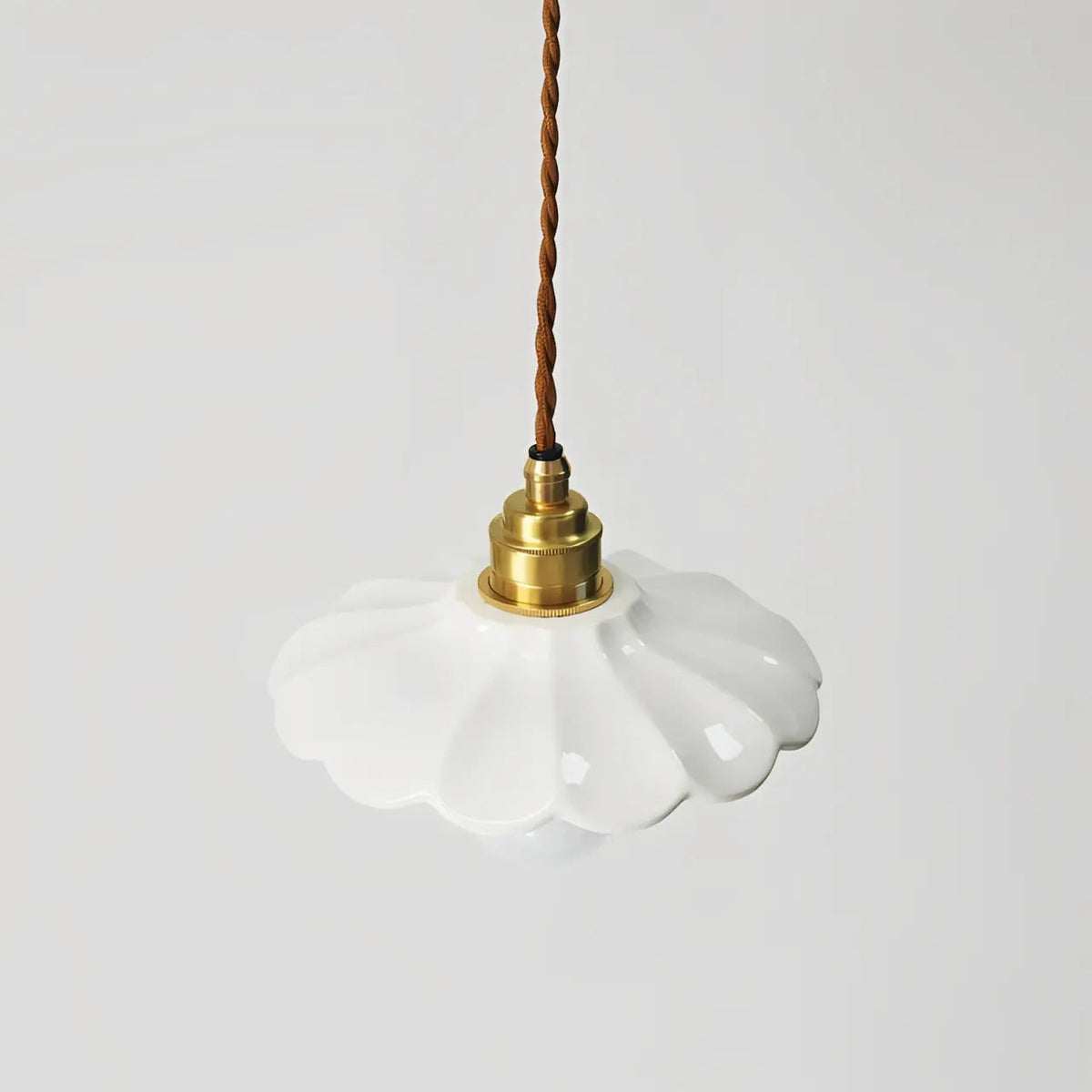 Lampa Wisząca Retro z Ceramicznym Kloszem w Kształcie Płatka