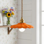 Lampa Wisząca Retro z Ceramicznym Kloszem w Kształcie Płatka