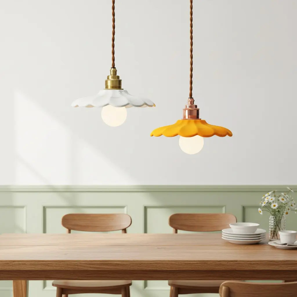Lampa Wisząca Retro z Ceramicznym Kloszem w Kształcie Płatka