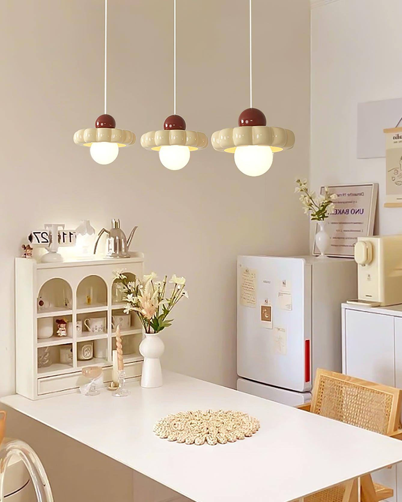 Lampa Wisząca Retro z Kloszem w Kształcie Chmury i Kulistym Dyfuzorem