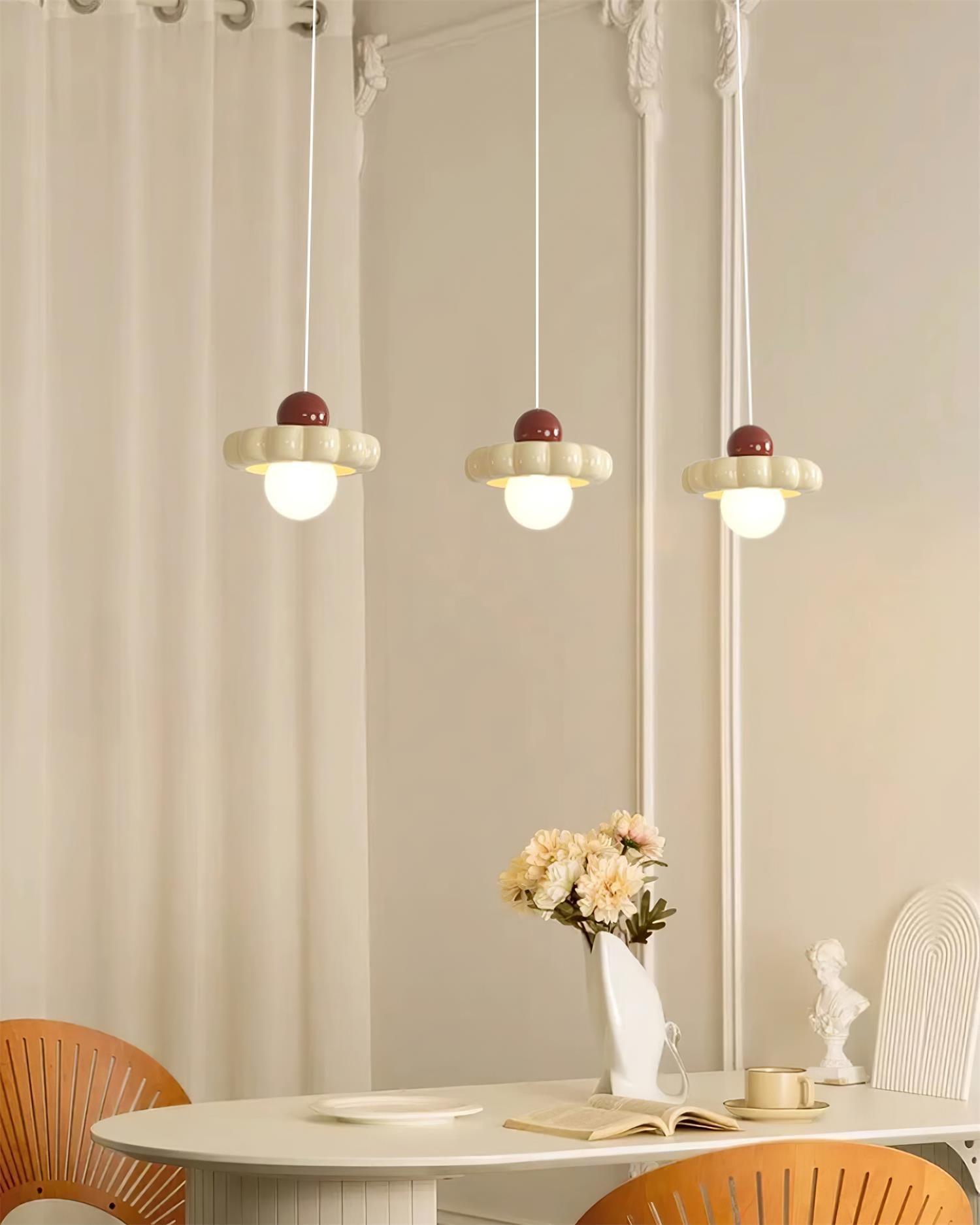 Lampa Wisząca Retro z Kloszem w Kształcie Chmury i Kulistym Dyfuzorem