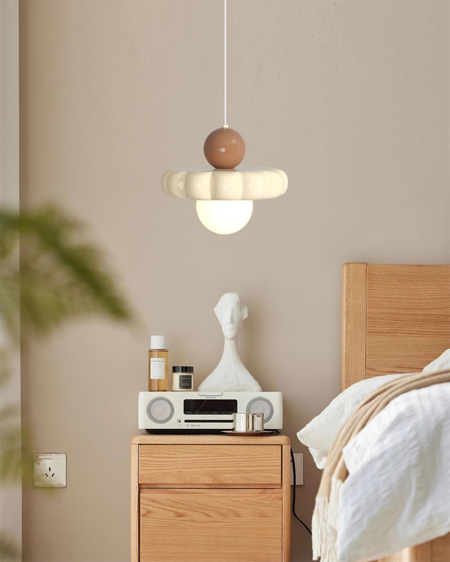 Lampa Wisząca Retro z Kloszem w Kształcie Chmury i Kulistym Dyfuzorem