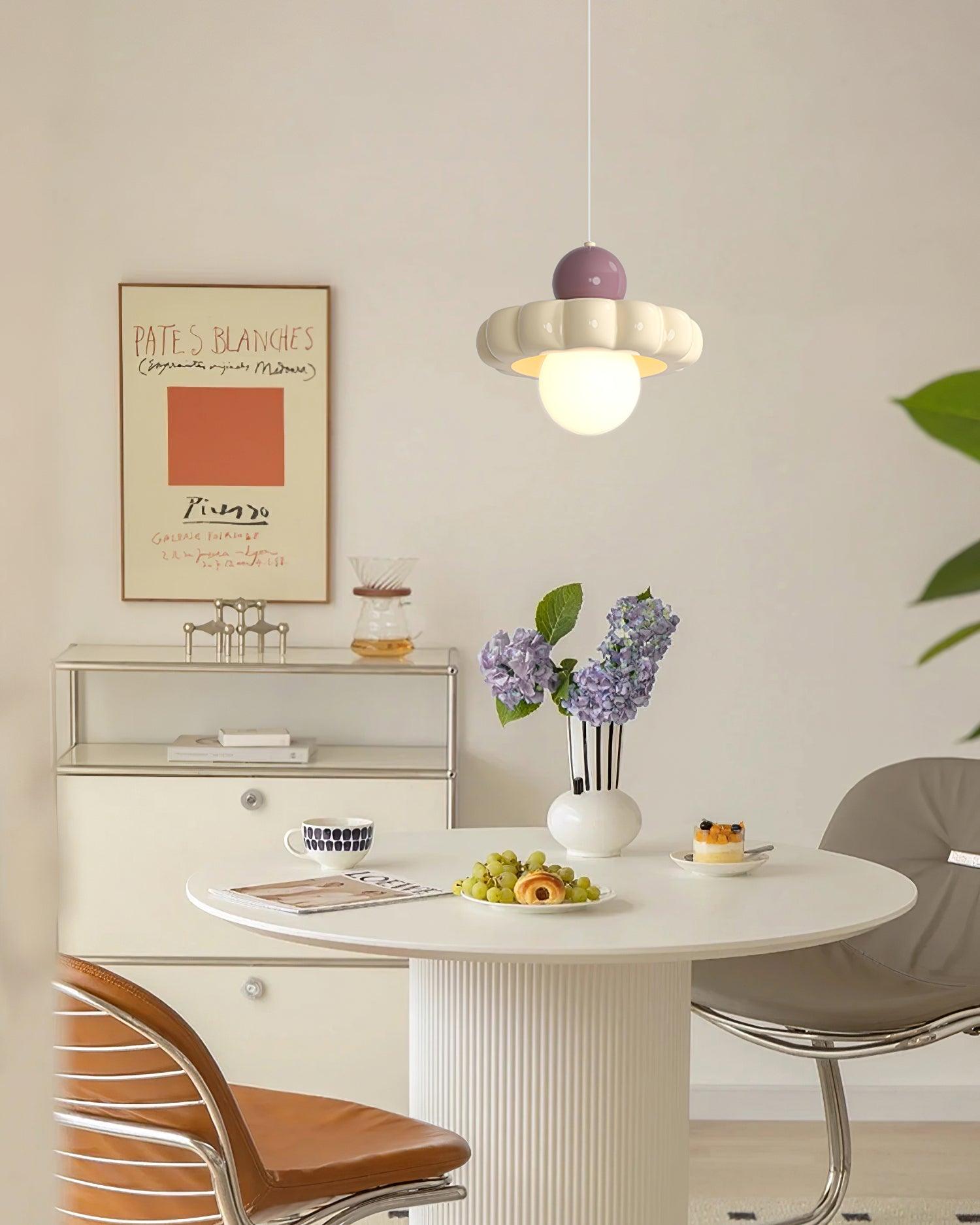 Lampa Wisząca Retro z Kloszem w Kształcie Chmury i Kulistym Dyfuzorem