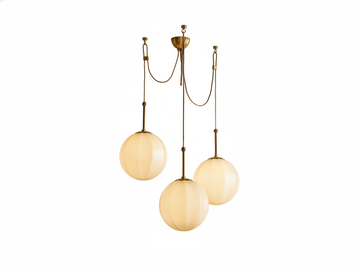 Lampa Wisząca Retro z Trzema Kulami ze Szkła i Mosiężnymi Detalami