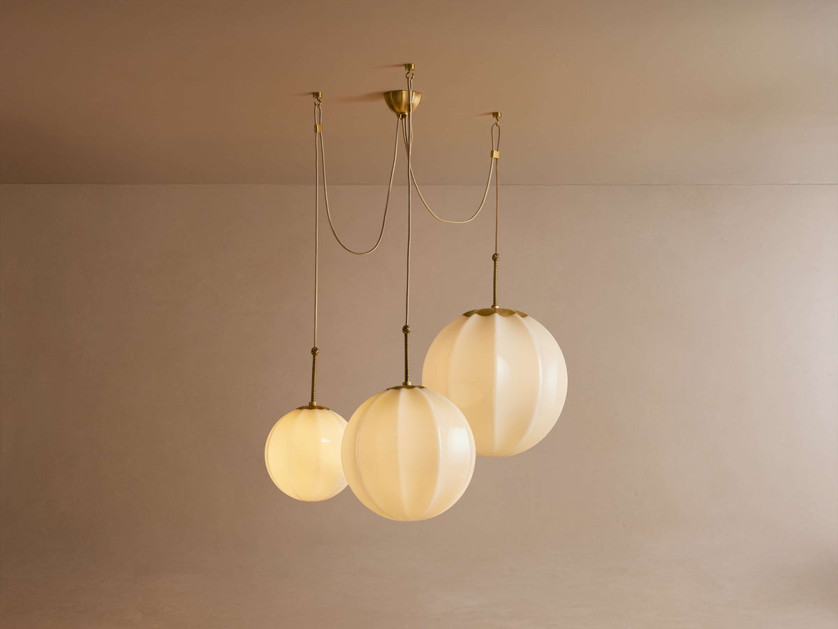 Lampa Wisząca Retro z Trzema Kulami ze Szkła i Mosiężnymi Detalami