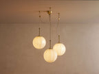 Lampa Wisząca Retro z Trzema Kulami ze Szkła i Mosiężnymi Detalami