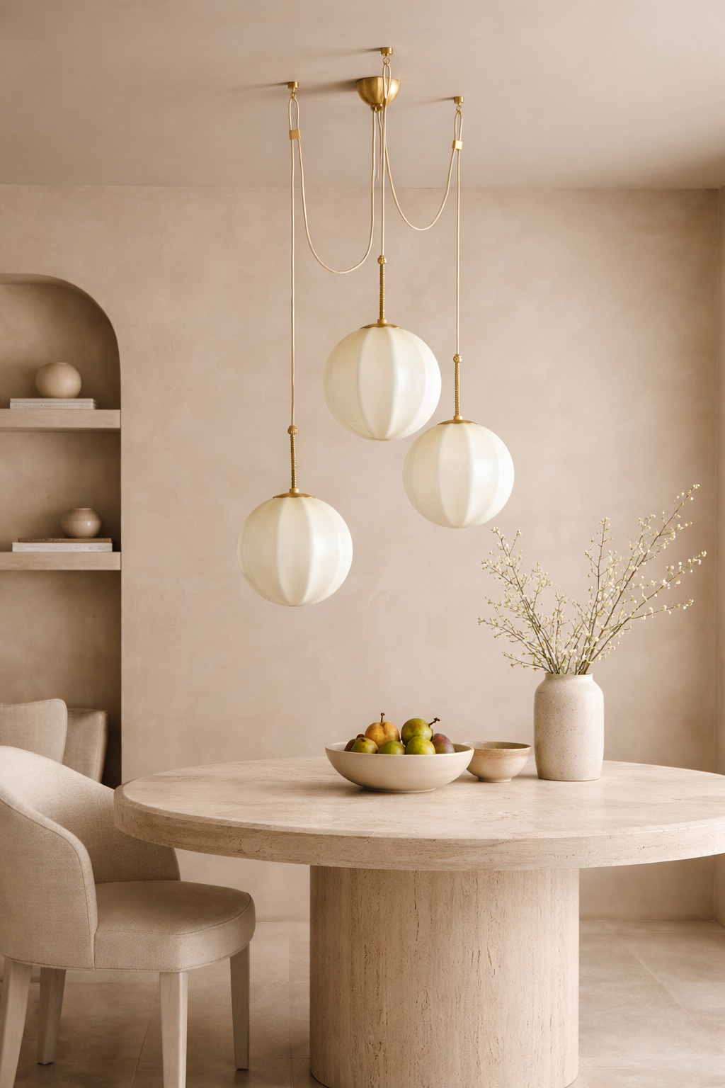 Lampa Wisząca Retro z Trzema Kulami ze Szkła i Mosiężnymi Detalami