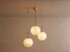 Lampa Wisząca Retro z Trzema Kulami ze Szkła i Mosiężnymi Detalami
