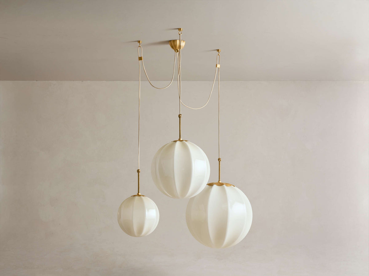 Lampa Wisząca Retro z Trzema Kulami ze Szkła i Mosiężnymi Detalami