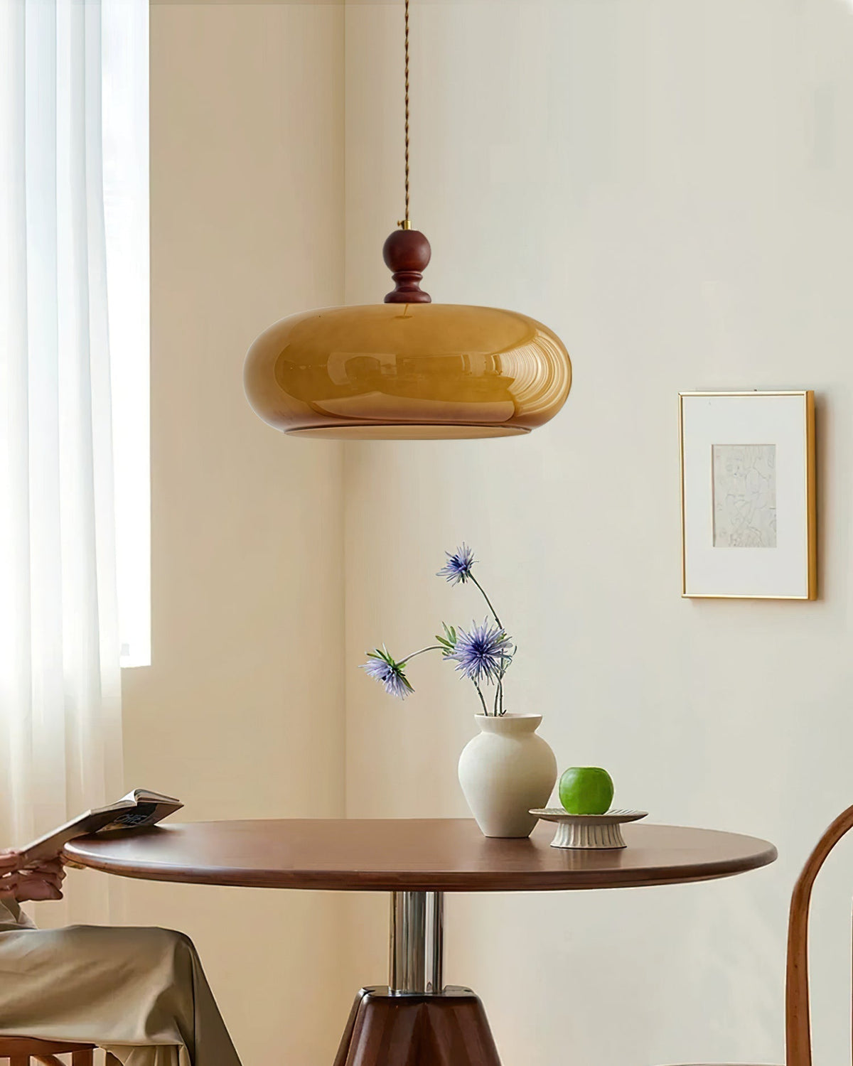 Lampa Wisząca Retro ze Szklanym Kloszem i Drewnianym Detalem