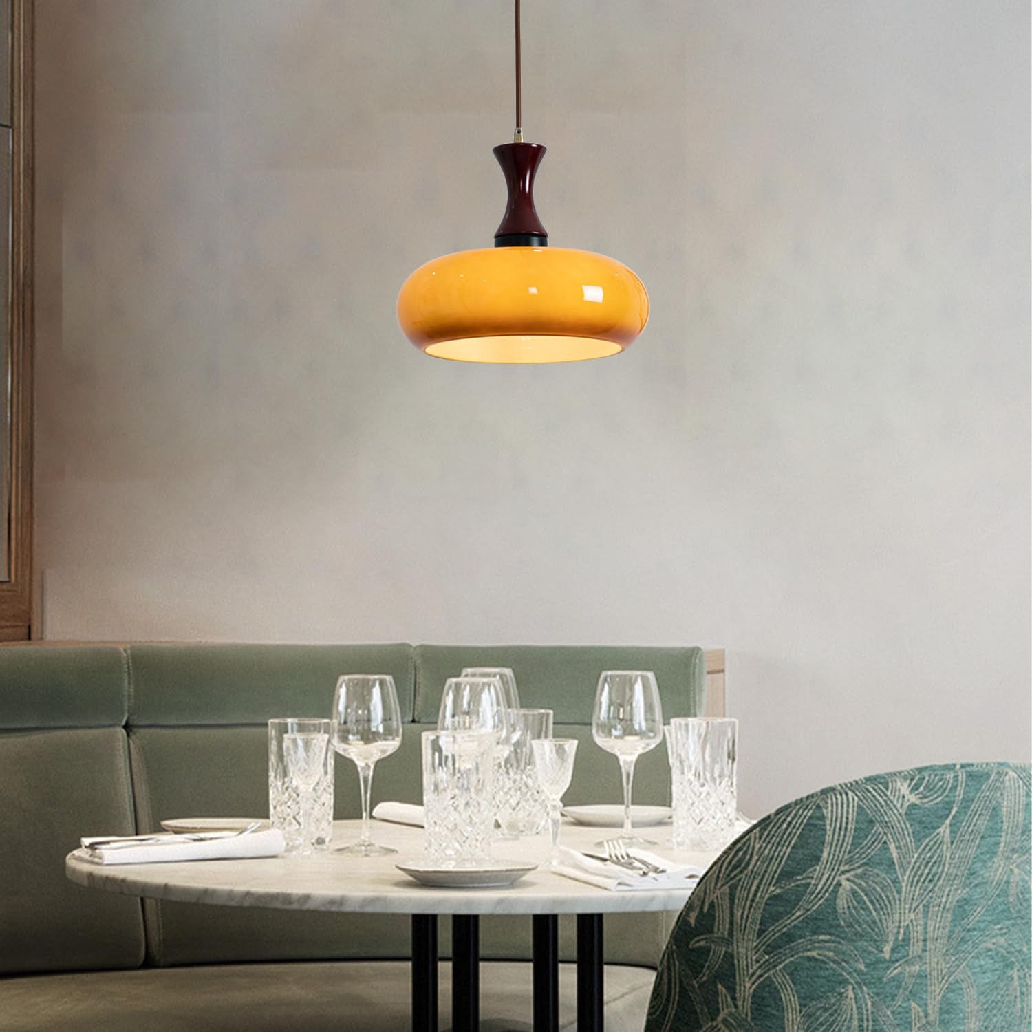 Lampa Wisząca Retro ze Szklanym Kloszem i Drewnianym Elementem