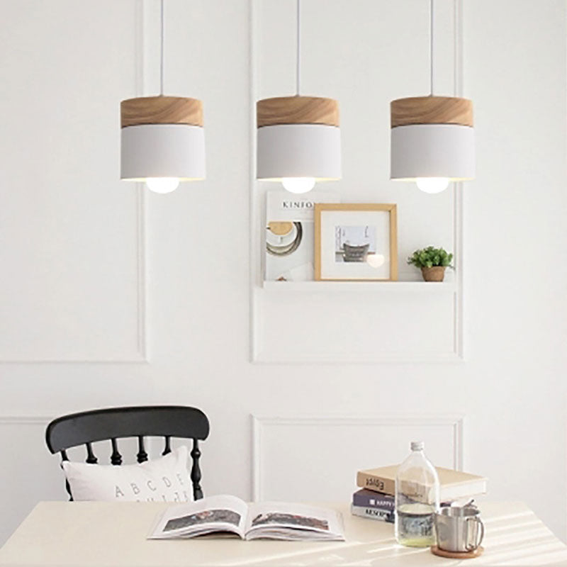 Lampa Wisząca Skandynawska z Drewnianym Kloszem i Metalowym Abażurem