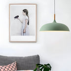 Lampa Wisząca Skandynawska z Okrągłym Kloszem i Drewnianym Akcentem